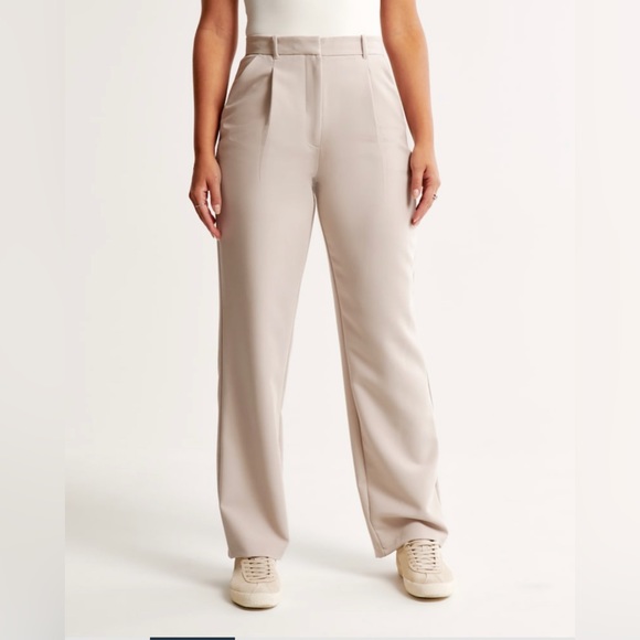 Curve Love Tailored Relaxed Straight Pant. New with Tags. - Picture 2 of 5